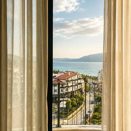 Emera Aparthotel 3*