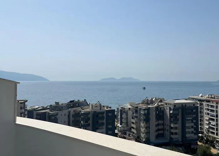 アパートホテル Emera Vlorë